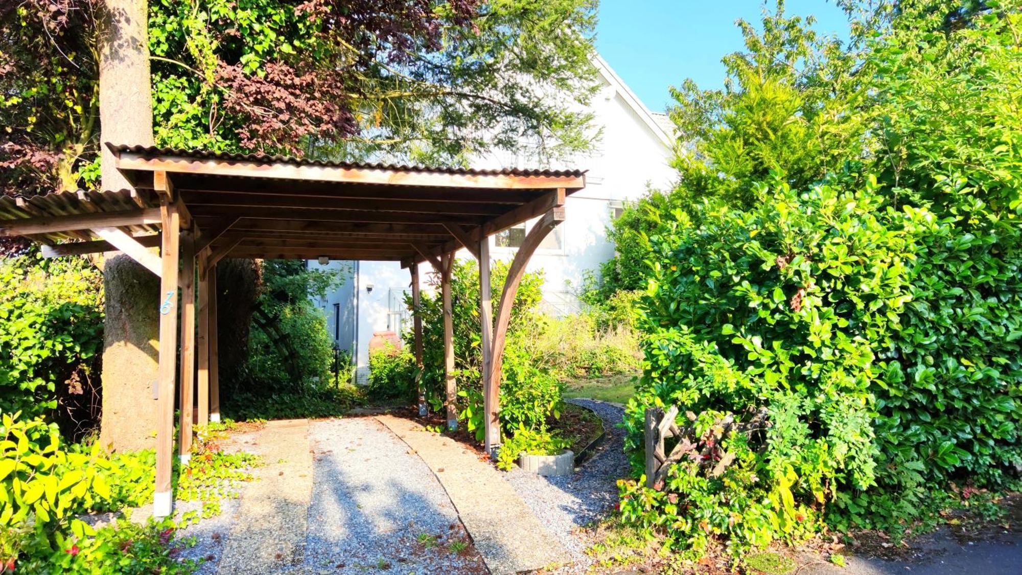 Amselweg Am Waldrand Gelegen Netflix Eigener Carport Uvm Apartment Taunusstein Exterior photo